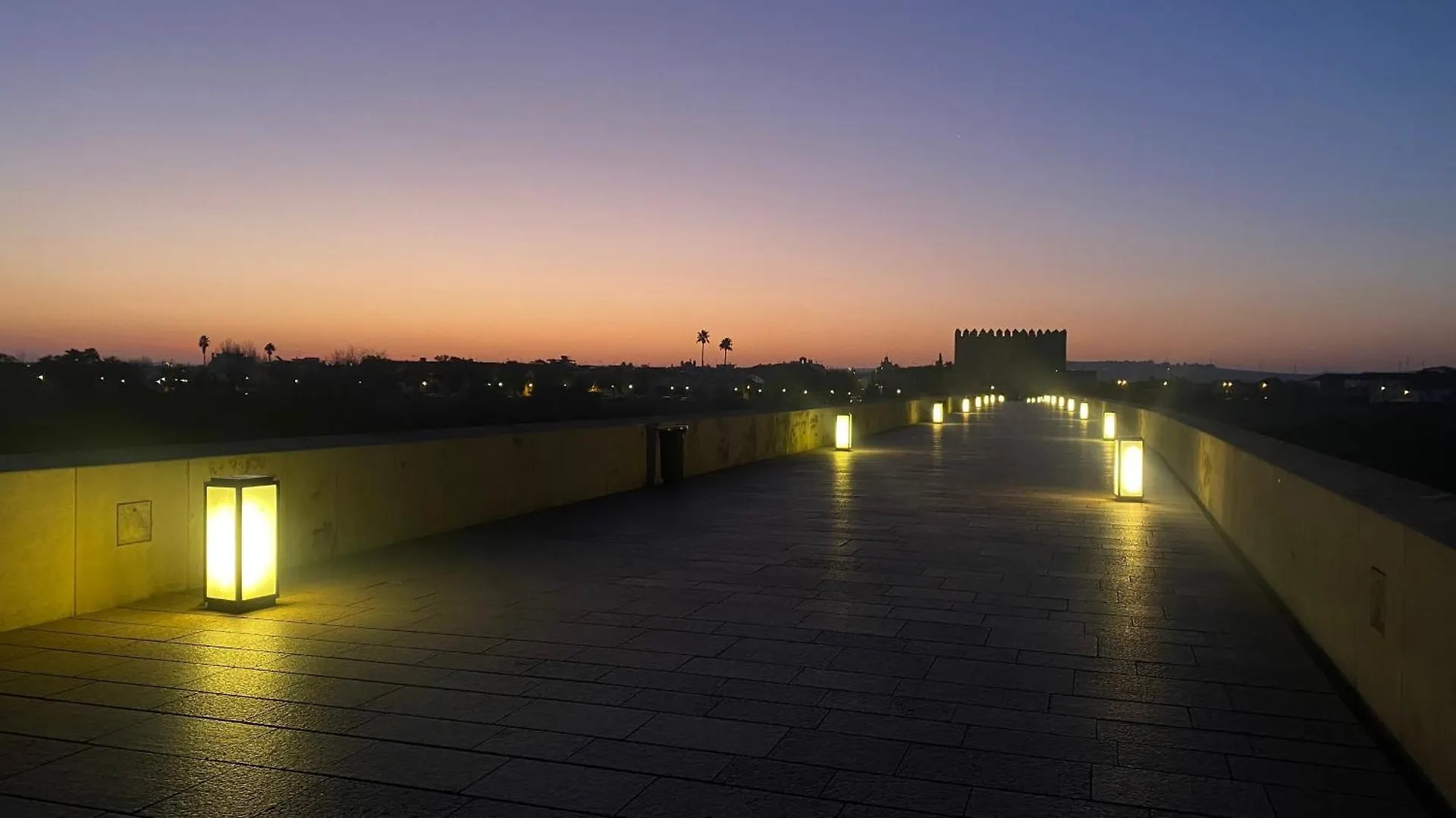 Duplex Junto Al Puente Romano Con Gran Terraza Y Parking Privado Córdoba Apartamento